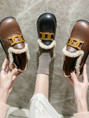 Női alkalmi cipő fém díszítéssel és pehellyel