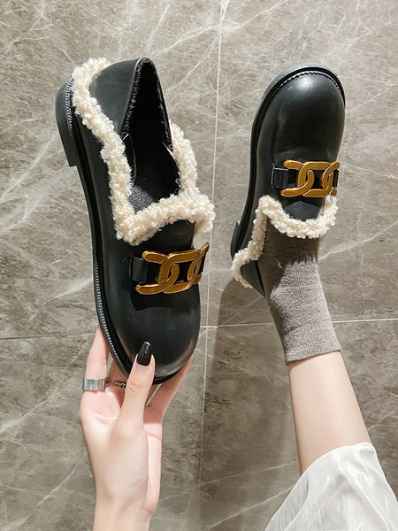 Női alkalmi cipő fém díszítéssel és pehellyel