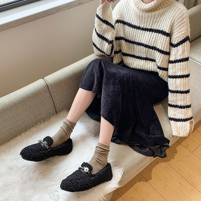 Fém elemes női pehelycipő