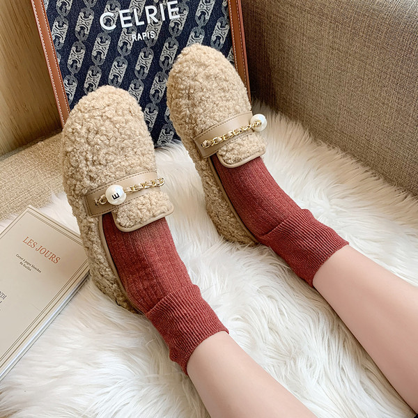 Fém elemes női pehelycipő