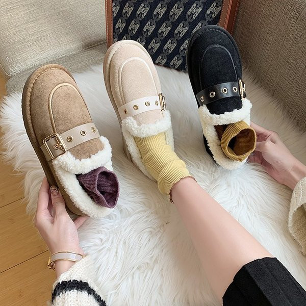 Alkalmi női cipő meleg béléssel és lapos talppal