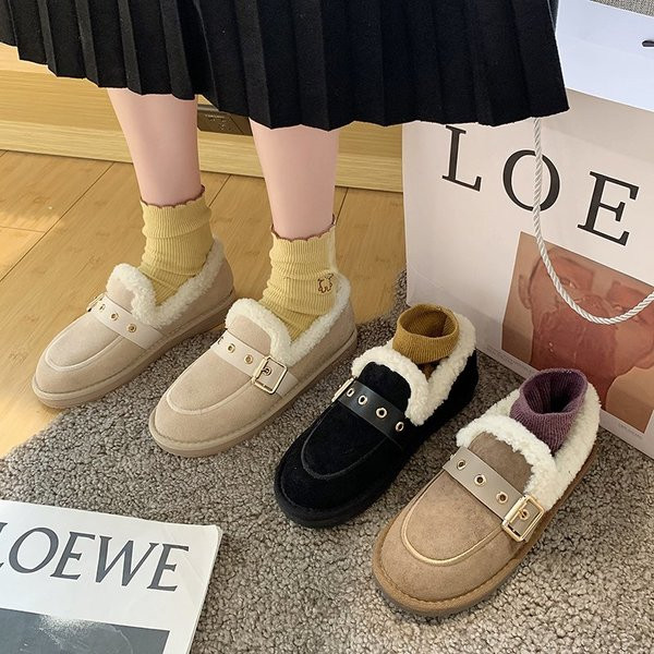 Alkalmi női cipő meleg béléssel és lapos talppal