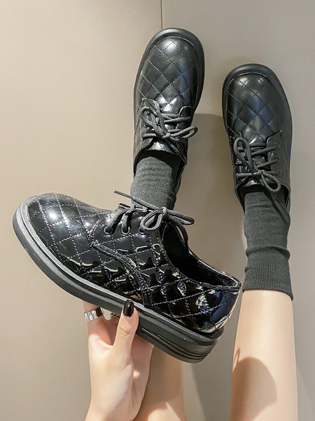 Fekete színű, fűzős női alkalmi cipő