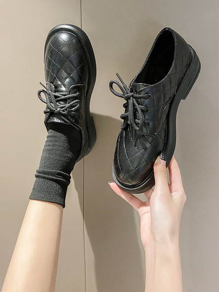 Fekete színű, fűzős női alkalmi cipő