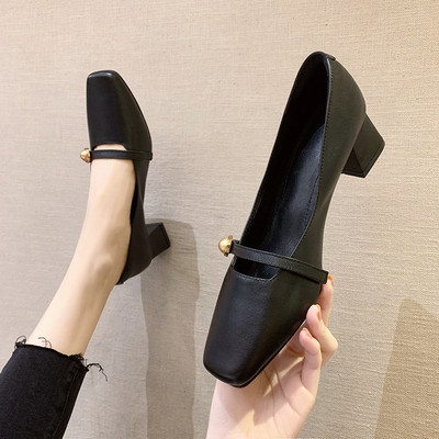 Női alkalmi cipő pánttal és szögletes sarokkal