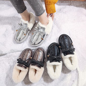 Női bőrcipő pehely és fűzővel