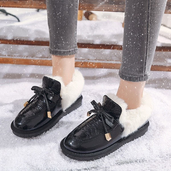 Női bőrcipő pehely és fűzővel