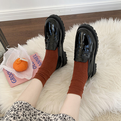 Ikdienas sieviešu apavi no mākslīgās ādas ar plakanu zoli