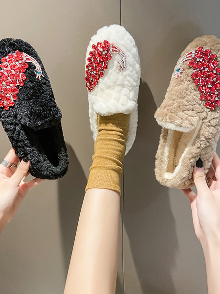 Női plüss cipő színes kövekkel