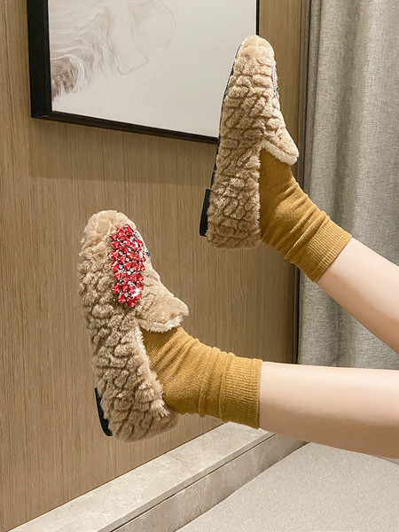 Női plüss cipő színes kövekkel