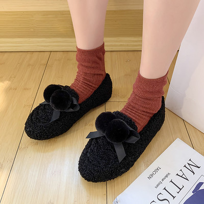 Modern női pehelycipő szalaggal