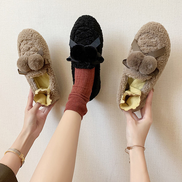 Modern női pehelycipő szalaggal