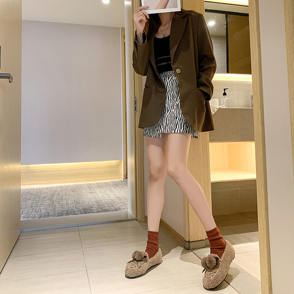 Modern női pehelycipő szalaggal