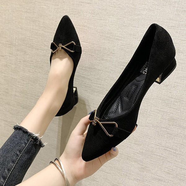 Alkalmi női hegyes cipő szögletes sarokkal