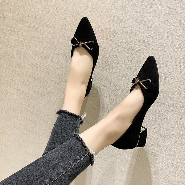 Alkalmi női hegyes cipő szögletes sarokkal