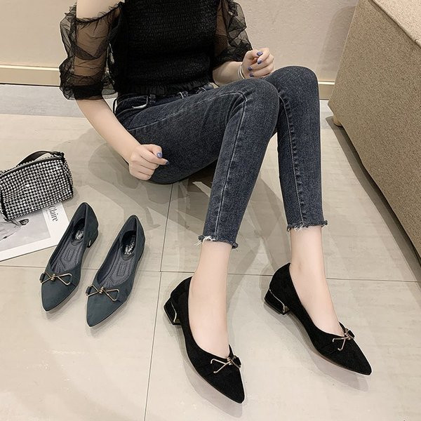 Alkalmi női hegyes cipő szögletes sarokkal