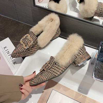 Izoštrene ženske karirane casual cipele s perom