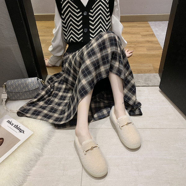 Új modell női cipő fém elemmel és pehellyel