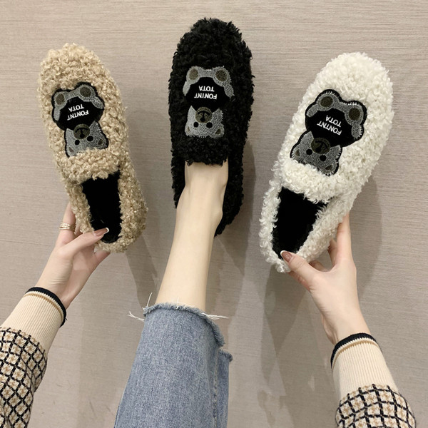 Új női pehelycipő modell hímzéssel