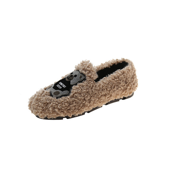 Új női pehelycipő modell hímzéssel