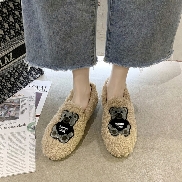 Új női pehelycipő modell hímzéssel