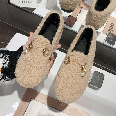 Γυναικεία παπούτσια με επίπεδη σόλα και πέρλες