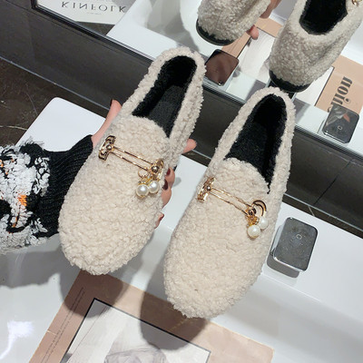 Γυναικεία παπούτσια με επίπεδη σόλα και πέρλες