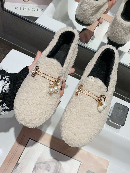 Γυναικεία παπούτσια με επίπεδη σόλα και πέρλες