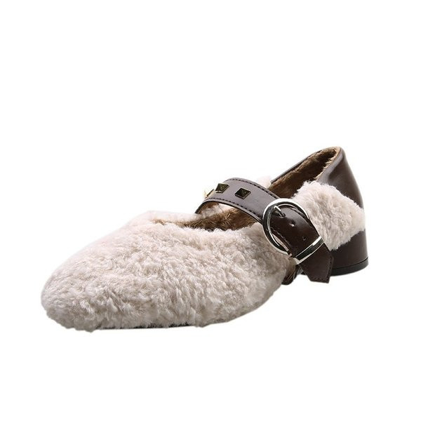 Női alkalmi cipő csattal és fém elemekkel