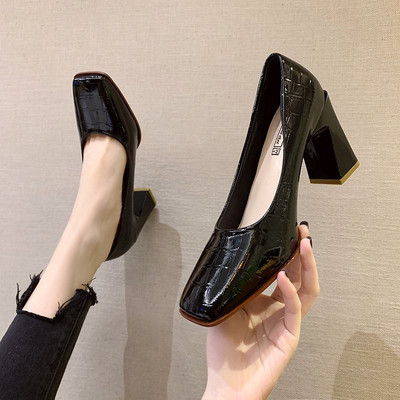 Női alkalmi cipő eko bőrből, szögletes sarokkal