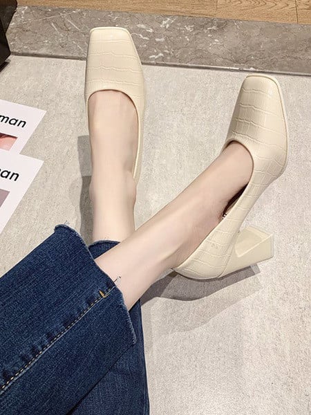 Női alkalmi cipő eko bőrből, szögletes sarokkal