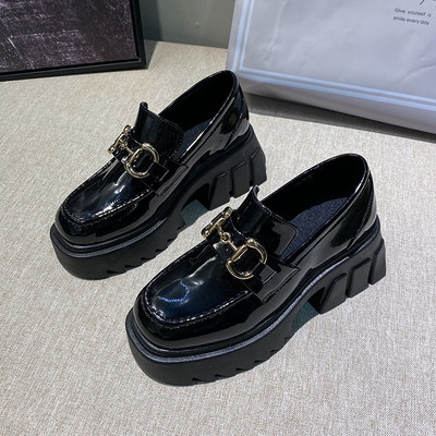 Μοντέρνα γυναικεία παπούτσια με τραχιά σόλα σε δύο μοντέλα