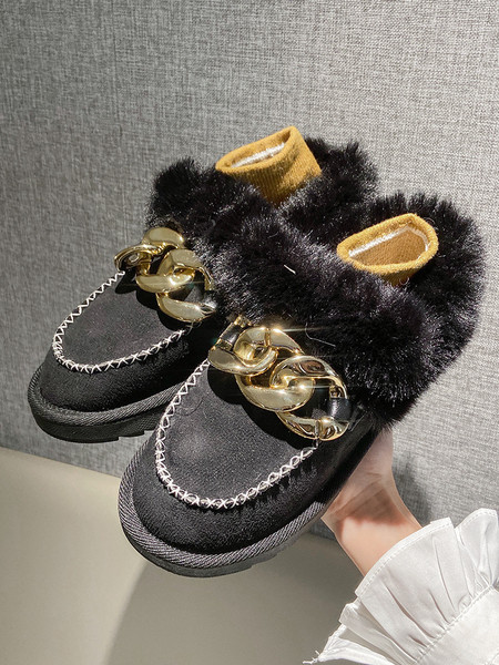 Téli alkalmi női cipő pehellyel és fémlánccal
