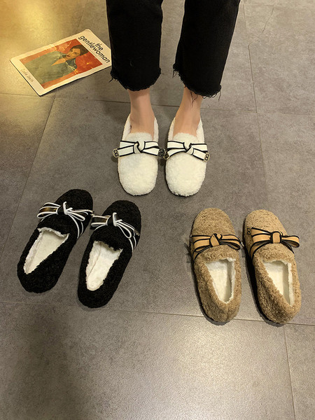 Női pehelycipő szalaggal és lapos talppal