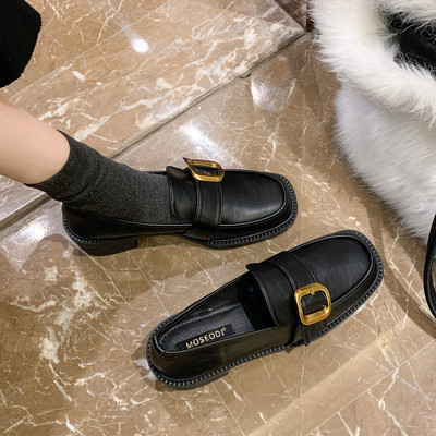 Γυναικεία έκο δερμάτινα παπούτσια με αγκράφα και επίπεδη σόλα