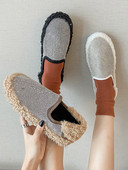 Új modell női cipők lapos talppal és kövekkel