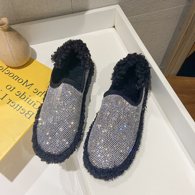 Új modell női cipők lapos talppal és kövekkel