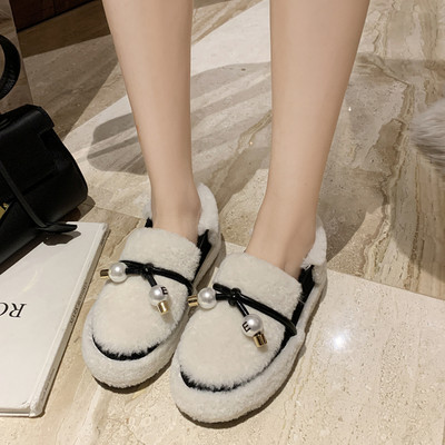 Modern női pehelycipő fűzővel