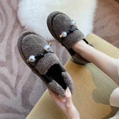 Modern női pehelycipő fűzővel