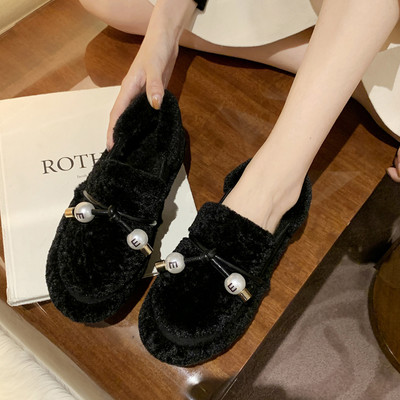 Modern női pehelycipő fűzővel