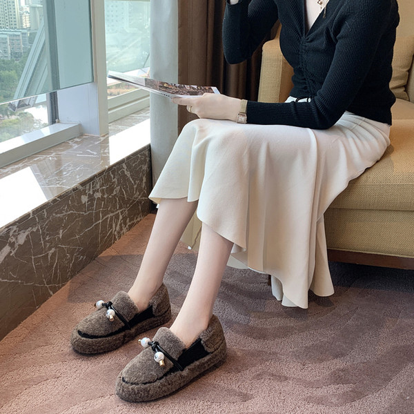 Modern női pehelycipő fűzővel