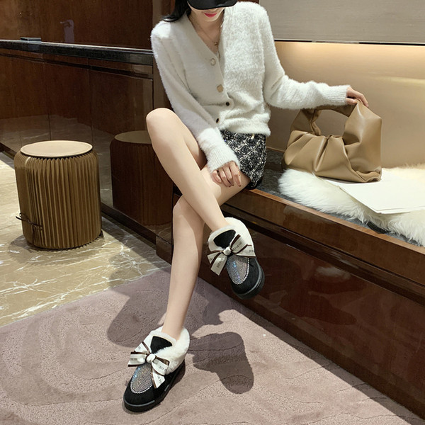 Alkalmi női cipő kövekkel és szalaggal