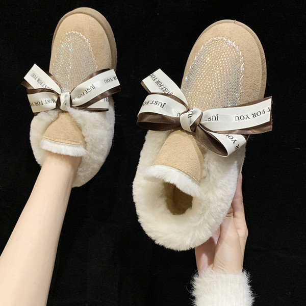 Alkalmi női cipő kövekkel és szalaggal