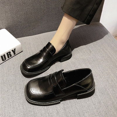 Kožne ženske casual cipele s ravnim potplatom u crnoj i bež boji