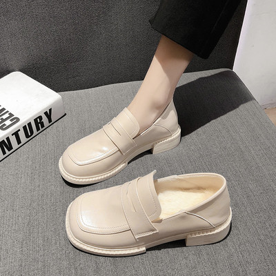 Kožne ženske casual cipele s ravnim potplatom u crnoj i bež boji