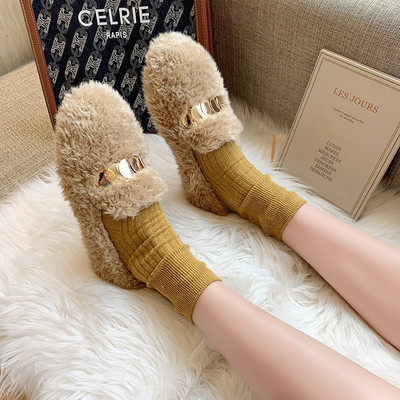 Női pehelycipő fém elemmel, lapos talppal