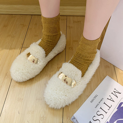 Női pehelycipő fém elemmel, lapos talppal