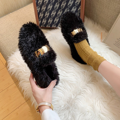 Női pehelycipő fém elemmel, lapos talppal