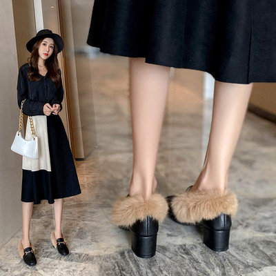 Új női cipőmodell pehely béléssel és szögletes sarokkal