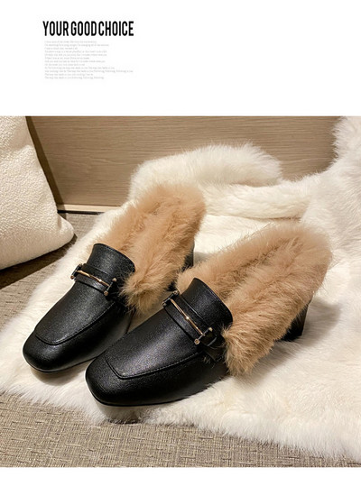 Új női cipőmodell pehely béléssel és szögletes sarokkal